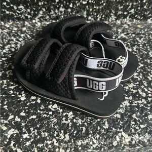 EUC. UGG. Lennon Slingback Toddler Sandals. Size 9T. Black